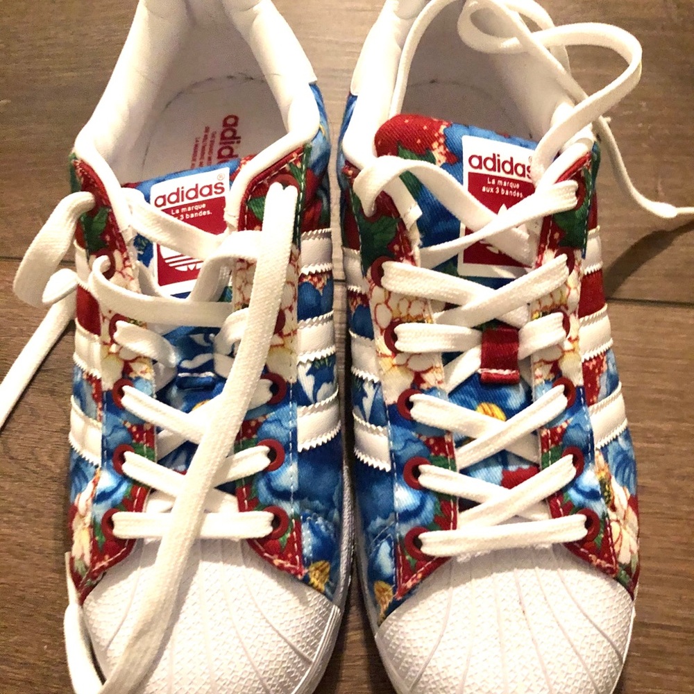 ADIDAS La Marque Aux 3 Bandes Floral & White